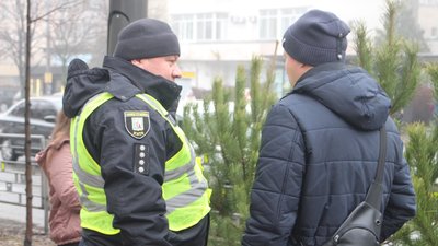 Ялинки без документів: у Києві вилучили незаконні хвойні на понад 60 тисяч грн Ялинки без документів: у Києві вилучили незаконні хвойні на понад 60 тисяч грн
