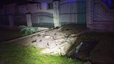 На Франківщині п'яний водій збив двох пішоходів. Один із них не вижив На Франківщині п'яний водій збив двох пішоходів. Один із них не вижив