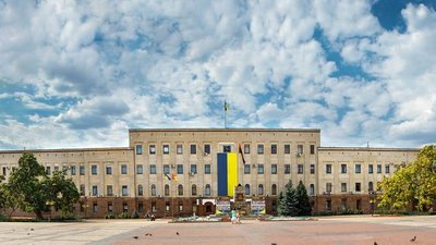 Спортивний майданчик та фотозона. Як учасники виборів привітали Кропивницький з Днем міста