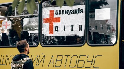 Не раз – під обстрілами. З початку війни волонтери Дніпра евакуювали з "гарячих" точок майже 2,5 тисячі людей