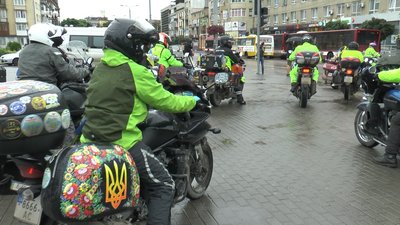 Понад 40 байкерів приїхали до Івано-Франківська у межах "Мотопробігу єдності" Понад 40 байкерів приїхали до Івано-Франківська у межах "Мотопробігу єдності"