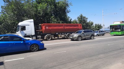Як у Миколаєві водії дотримуються обмеження руху великовантажного транспорту Як у Миколаєві водії дотримуються обмеження руху великовантажного транспорту