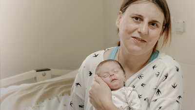 Дівчинку з вагою 970 грамів та зростом 36 сантиметрів виходили медики у пологовому будинку Рівного