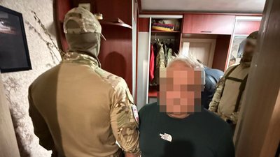 підірвав подружжя гранатою в селі Морозівка