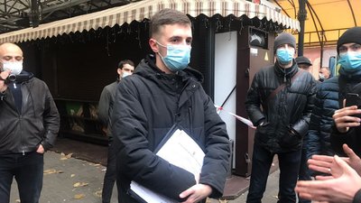 СБУ та поліція проводять обшуки на Книжковому ринку в Одесі СБУ та поліція проводять обшуки на Книжковому ринку в Одесі