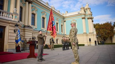Володимир Зеленський вручив Бойовий прапор 129 криворізькій бригаді тероборони