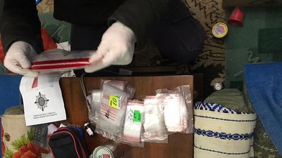 Наркотиків майже на мільйон гривень вилучили поліцейські у шести тернополян Наркотиків майже на мільйон гривень вилучили поліцейські у шести тернополян