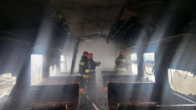 На Рівненщині загорівся старий вагон у залізничному депо