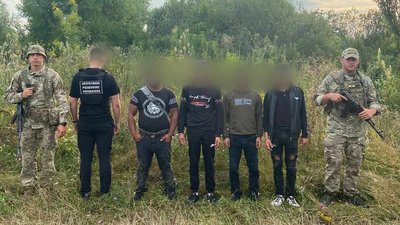 15 людей, які намагалися перетнути кордон, затримали на Закарпатті впродовж доби 15 людей, які намагалися перетнути кордон, затримали на Закарпатті впродовж доби