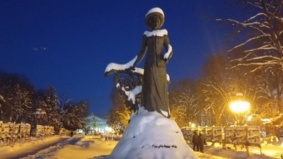 Пам'ятник Соломії Крушельницькій, тернопіль, зимовий тернопіль, сніг у Тернополі, зима