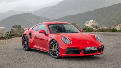 Одна Ferrari, дві Maybach, три Bentleу: які «люксові» автівки зареєстровані на Чернігівщині Одна Ferrari, дві Maybach, три Bentleу: які «люксові» автівки зареєстровані на Чернігівщині