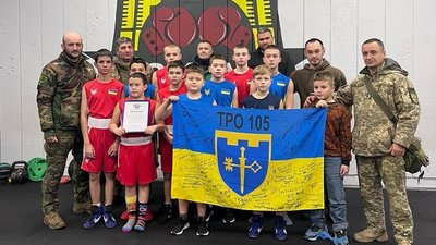 Спортсмени із бійцями Спортсмени із бійцями