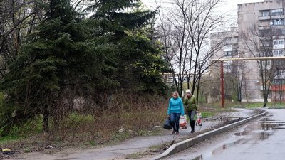 Безпечних районів тут не залишилось: як живуть люди у прифронтовому Торецьку на Донеччині Безпечних районів тут не залишилось: як живуть люди у прифронтовому Торецьку на Донеччині