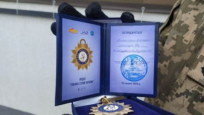 Бельгійську вівчарку Осса нагородили орденом "Собака -Герой України", лютий-2024. Фото: Суспільне Хмельницький. Бельгійську вівчарку Осса нагородили орденом "Собака -Герой України", лютий-2024. Фото: Суспільне Хмельницький.