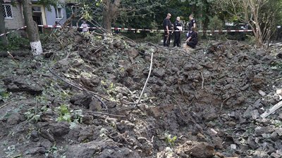 Російська ракета з Бєлгорода вдарила по житловому масиву на Олексіївці у Харкові: фото