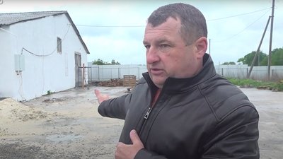 На Тернопільщині люди протестують проти відбудови свиноферми в селі: поблизу школа і дитсадок На Тернопільщині люди протестують проти відбудови свиноферми в селі: поблизу школа і дитсадок