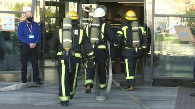 "Гасили" пожежу в торговому центрі: у Луцьку провели навчання рятувальників "Гасили" пожежу в торговому центрі: у Луцьку провели навчання рятувальників