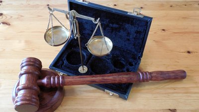 На Кіровоградщині 21-річну дівчину підозрюють в умисному вбивстві рідного брата