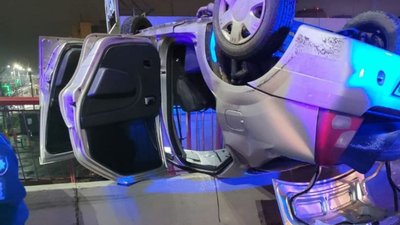 При в'їзді на міст у Дніпрі перекинулося авто: одна людина загинула, двоє з травмами