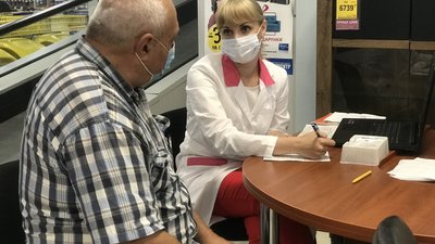 У франківському "Епіцентрі" відкрили центр вакцинації. Як там проходить щеплення