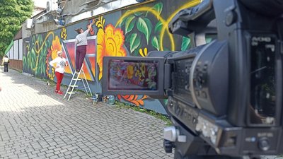Вісімнадцять метрів у довжину та три метри висотою – житомиряни створили новий патріотичний мурал "Воля"