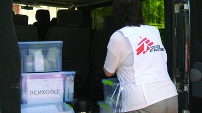 "Лікарі без кордонів": на Вінниччині мобільний шпиталь надає допомогу переселенцям "Лікарі без кордонів": на Вінниччині мобільний шпиталь надає допомогу переселенцям