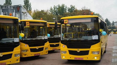 40 нових автобусів отримають школярі Київської області — Кулеба 40 нових автобусів отримають школярі Київської області — Кулеба