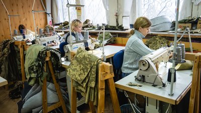 Шиють форму, працевлаштовують переселенців. Як живе Томаківська громада на Дніпропетровщині