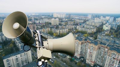 До 5 хвилин на вимкнення. Чому в Чернівцях працюють сирени після відбою повітряної тривоги