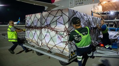 Україна отримала від США першу партію вакцини Moderna