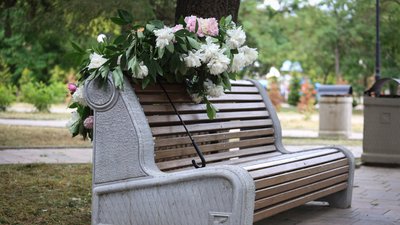 Херсон, погода, квіти, літо, парк, сквер, півонії, лавка