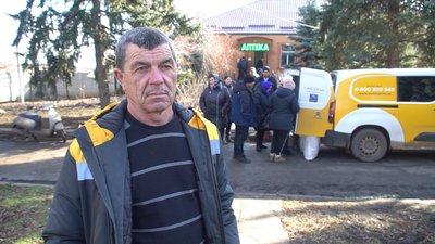 "Люди чекають на нас": як у прифронтовій зоні на Запоріжжі працює пересувне відділення пошти "Люди чекають на нас": як у прифронтовій зоні на Запоріжжі працює пересувне відділення пошти