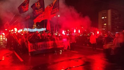 Смолоскипною ходою відзначили день народження Степана Бандери у Черкасах