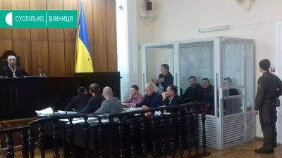 Двох депутатів, які брали участь в бійці під жмеринською міськрадою, відпустили під домашній арешт