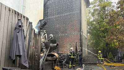 Дим від пожежі у готелі Victoria Deluxe в Чернівцях