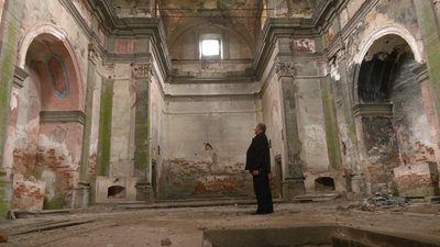 Занедбаний 300-літній костел у Кукільниках на Івано-Франківщині Занедбаний 300-літній костел у Кукільниках на Івано-Франківщині
