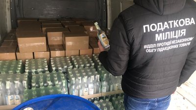 У водія на Волині вилучили дві тонни горілки