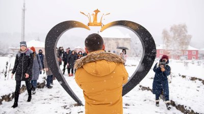 "Серце Сент-Міклоша": у Чинадіївському замку на Закарпатті презентували арт-об’єкт "Серце Сент-Міклоша": у Чинадіївському замку на Закарпатті презентували арт-об’єкт