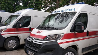 13 автомобілів швидкої допомоги отримали станції екстреної допомоги Тернопільщини 13 автомобілів швидкої допомоги отримали станції екстреної допомоги Тернопільщини