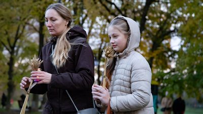В Ужгороді вшанували пам'ять жертв Голодоморів В Ужгороді вшанували пам'ять жертв Голодоморів