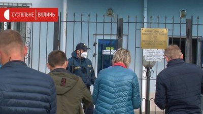 "Їдуть на трускавки і лохину". Щодня майже 200 волинян хочуть поїхати до Польщі