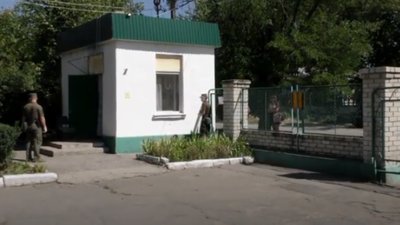 Херсонську обласну інфекційну лікарню взяли під охорону нацгвардійці Херсонську обласну інфекційну лікарню взяли під охорону нацгвардійці