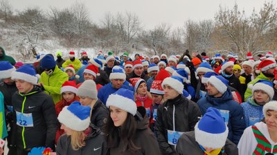 Благодійний забіг святих Миколаїв у Рівному зібрав понад дві сотні учасників