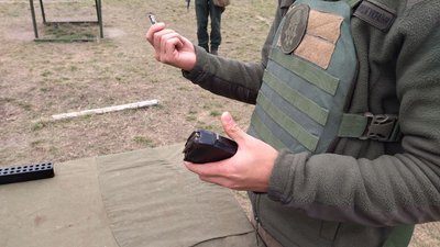 Новобранці з миколаївської військової частини вперше виїхали на стрільби Новобранці з миколаївської військової частини вперше виїхали на стрільби