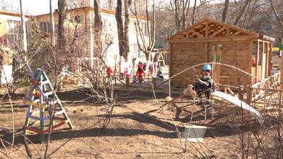 В Одесі відкрили ігровий майданчик, на якому діти будуть вчитися поводитись у місті В Одесі відкрили ігровий майданчик, на якому діти будуть вчитися поводитись у місті
