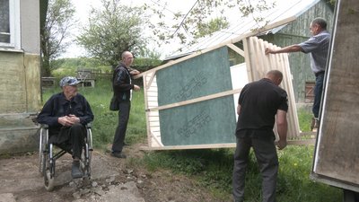 На Івано-Франківщині у покинутих будинках облаштовують домівки для переселенців з інвалідністю На Івано-Франківщині у покинутих будинках облаштовують домівки для переселенців з інвалідністю