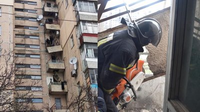 В Одесі у багатоповерхівці відірвалася частина балкону