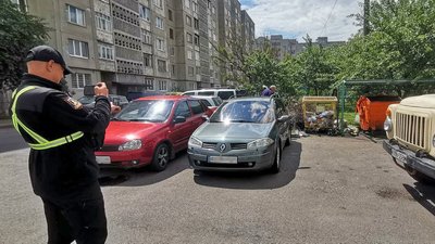 У Луцьку штрафують водіїв, які блокують заїзд комунальників до смітників. Де найбільше порушників У Луцьку штрафують водіїв, які блокують заїзд комунальників до смітників. Де найбільше порушників