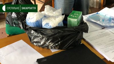 69 пакетів із засобами захисту та дезінфекції видали членам ДВК в Ужгороді 69 пакетів із засобами захисту та дезінфекції видали членам ДВК в Ужгороді