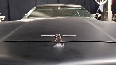 У львівському "Ретро гаражі" показали автомобіль Ford Thunderbird У львівському "Ретро гаражі" показали автомобіль Ford Thunderbird
